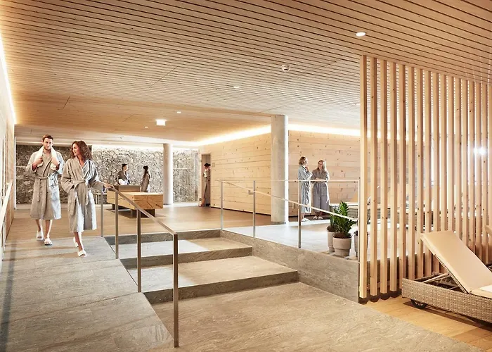 Hotel Waelderin-wellness, Sport & *